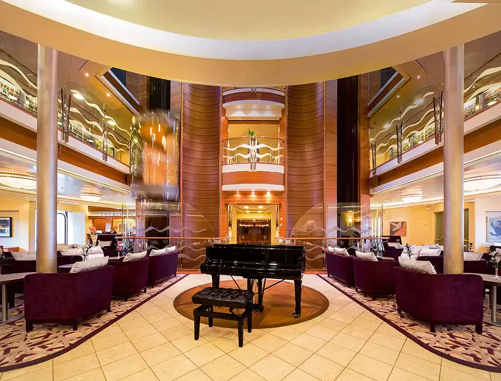 Piano lounge on board MS Europa
