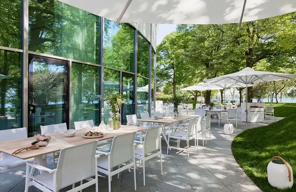 Restaurant terrace of The Fontenay facing the park