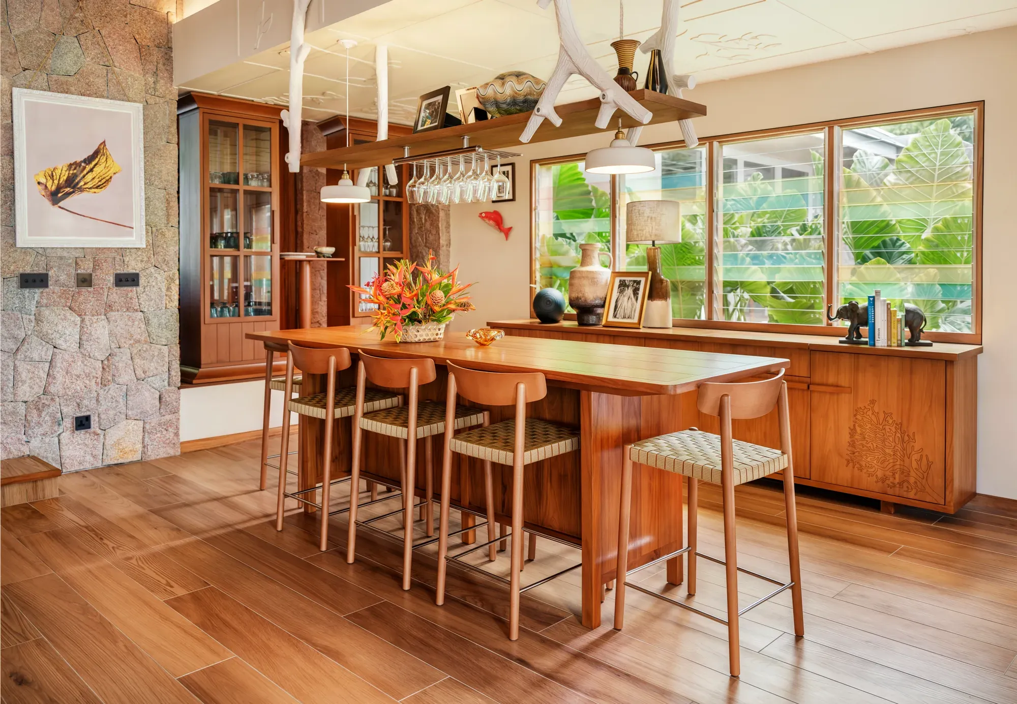 The kitchen and bar of a villa at La Réserve Seychelles with bar stools and pink granite