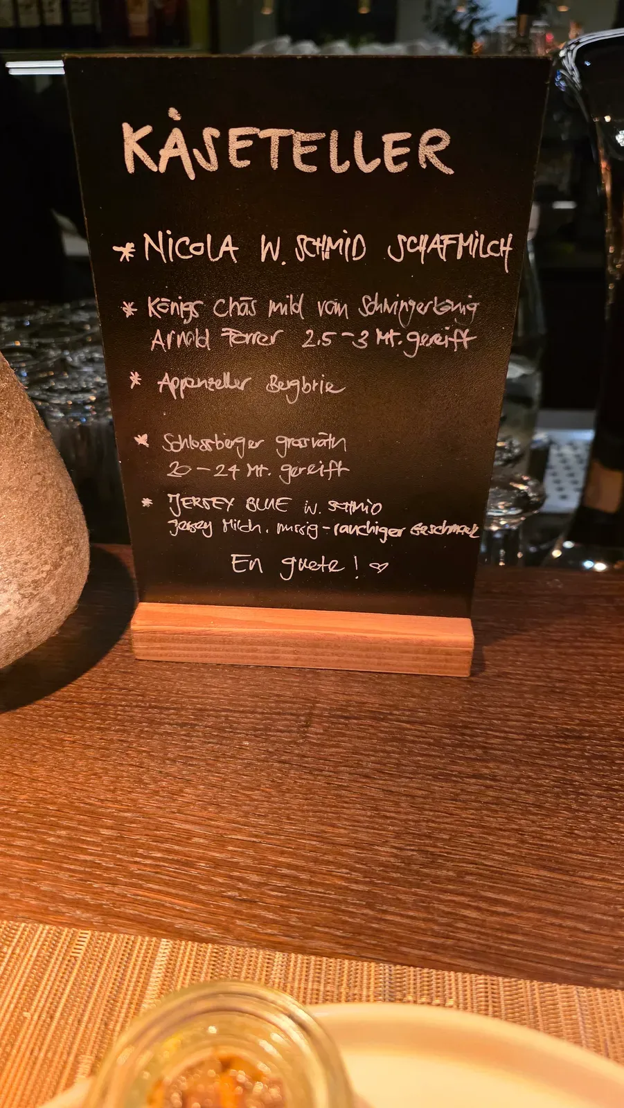 Chalkboard listing the five cheeses of the cheese board at Löwengarten Rorschach