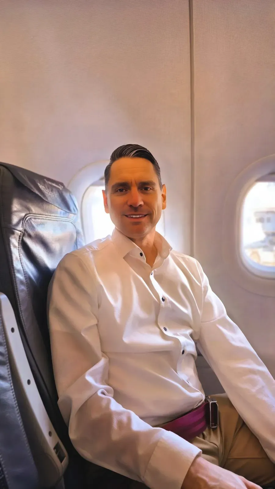 Roger Hohl in his window seat in Eurowings Biz-Class on the A319