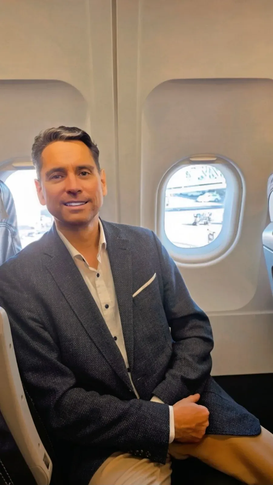 Roger Hohl in his window seat in SWISS A320 Business Class before departure from Zurich