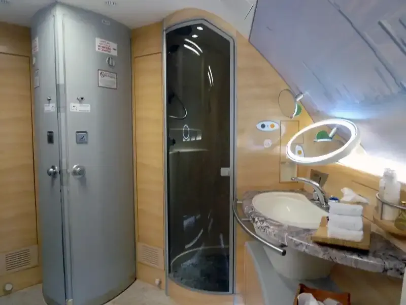 Shower Spa in Emirates A380 First Class