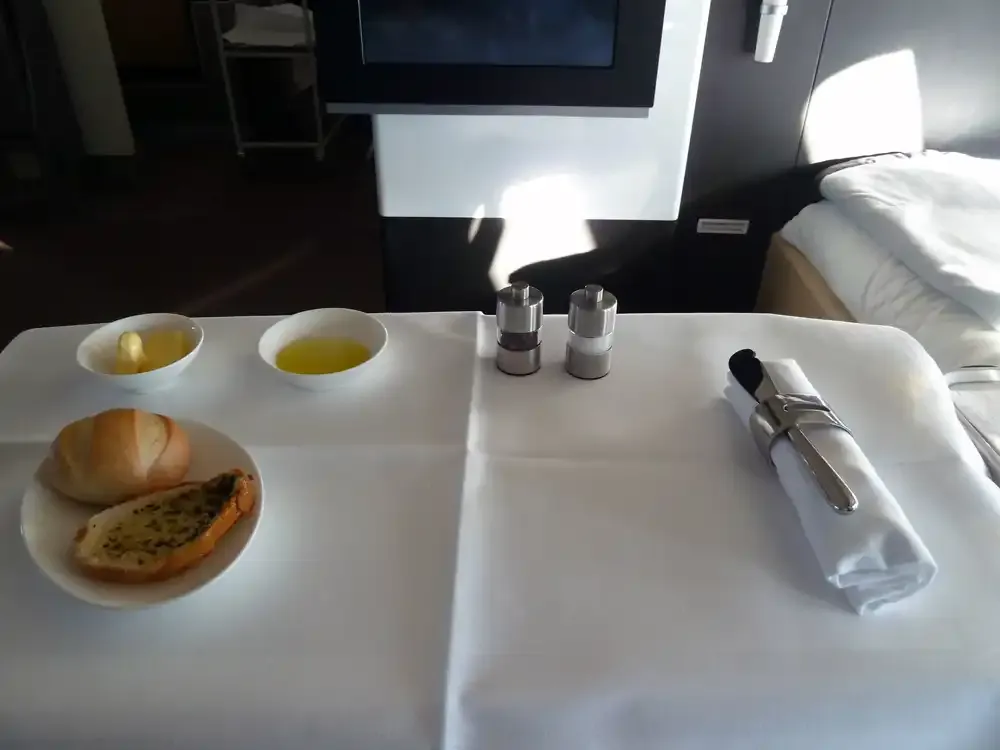 Bread and starters in Lufthansa First Class on the Boeing 747-400