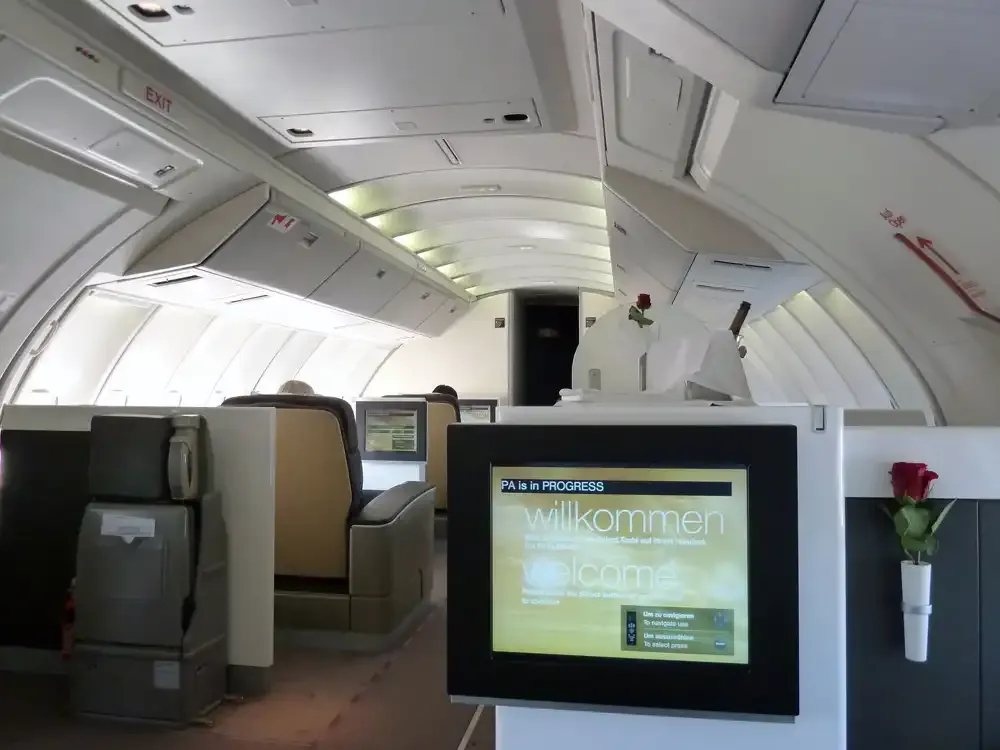 Lufthansa Boeing 747-400 First Class cabin