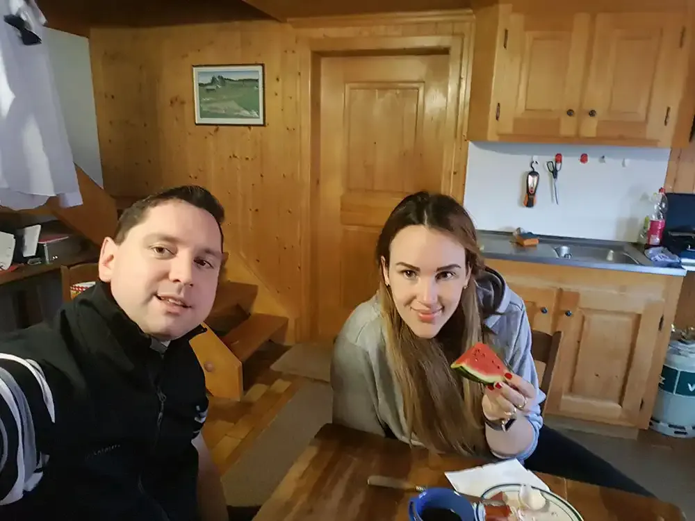 Breakfast in the farmhouse kitchen near the Null Stern Hotel