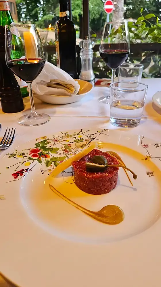 Beef tartare with thyme and mustard at Ristorante Lazaroun