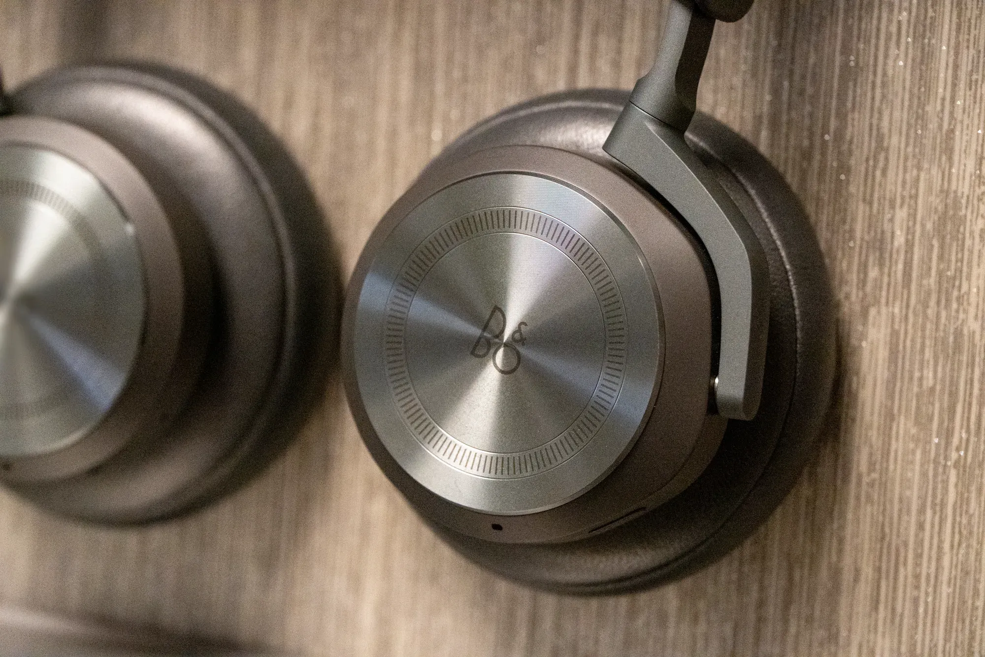 Bang & Olufsen wireless headphones for Singapore Airlines First Class